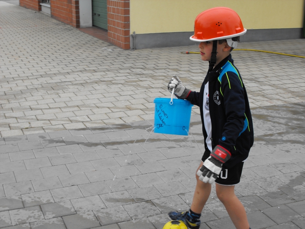 Kinderfeuerwehr am 02.07.16 zum Thema Abdichten